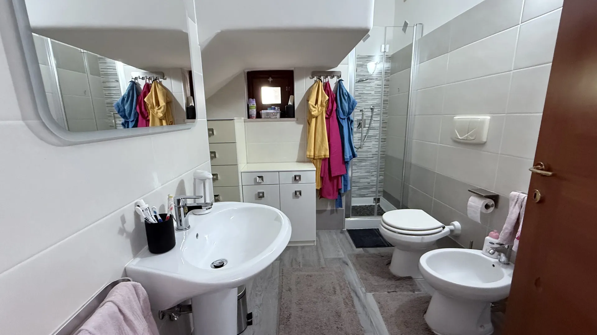 Luminoso appartamento duplex al primo e secondo piano di una palazzina realizzata recentemente in zona residenziale e ottimamente servita.