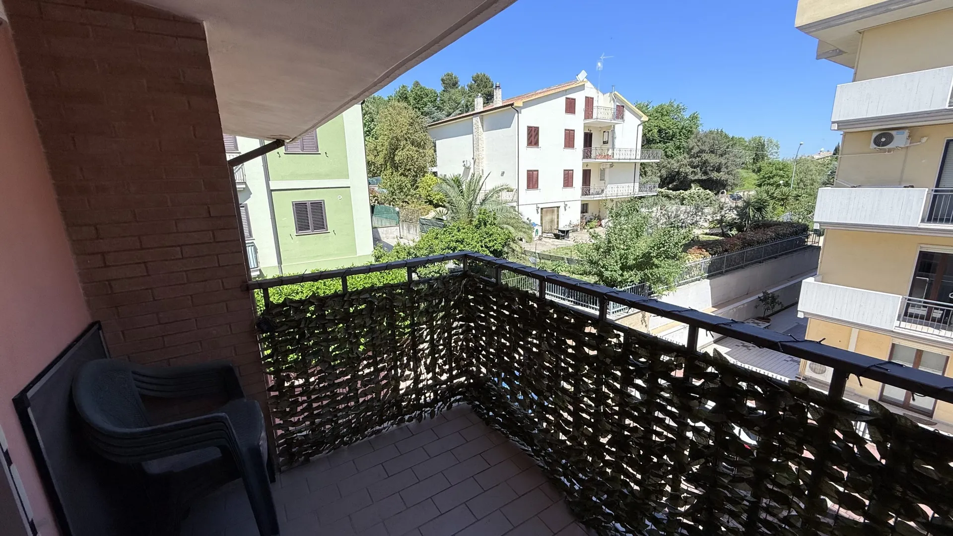 Luminoso appartamento duplex al primo e secondo piano di una palazzina realizzata recentemente in zona residenziale e ottimamente servita.