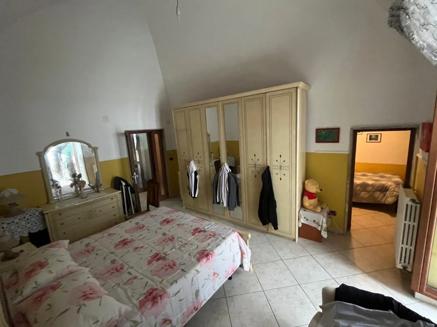 Casa indipendente affiancata, sviluppata su due livelli, in zona centralissima e ottimamente servita.