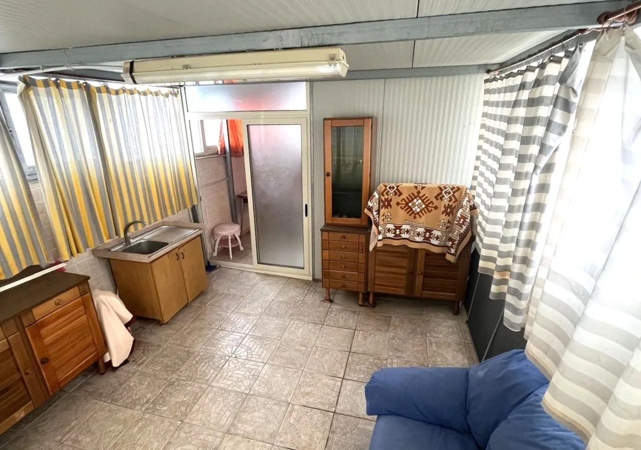 Casa indipendente affiancata, sviluppata su due livelli, in zona centralissima e ottimamente servita.