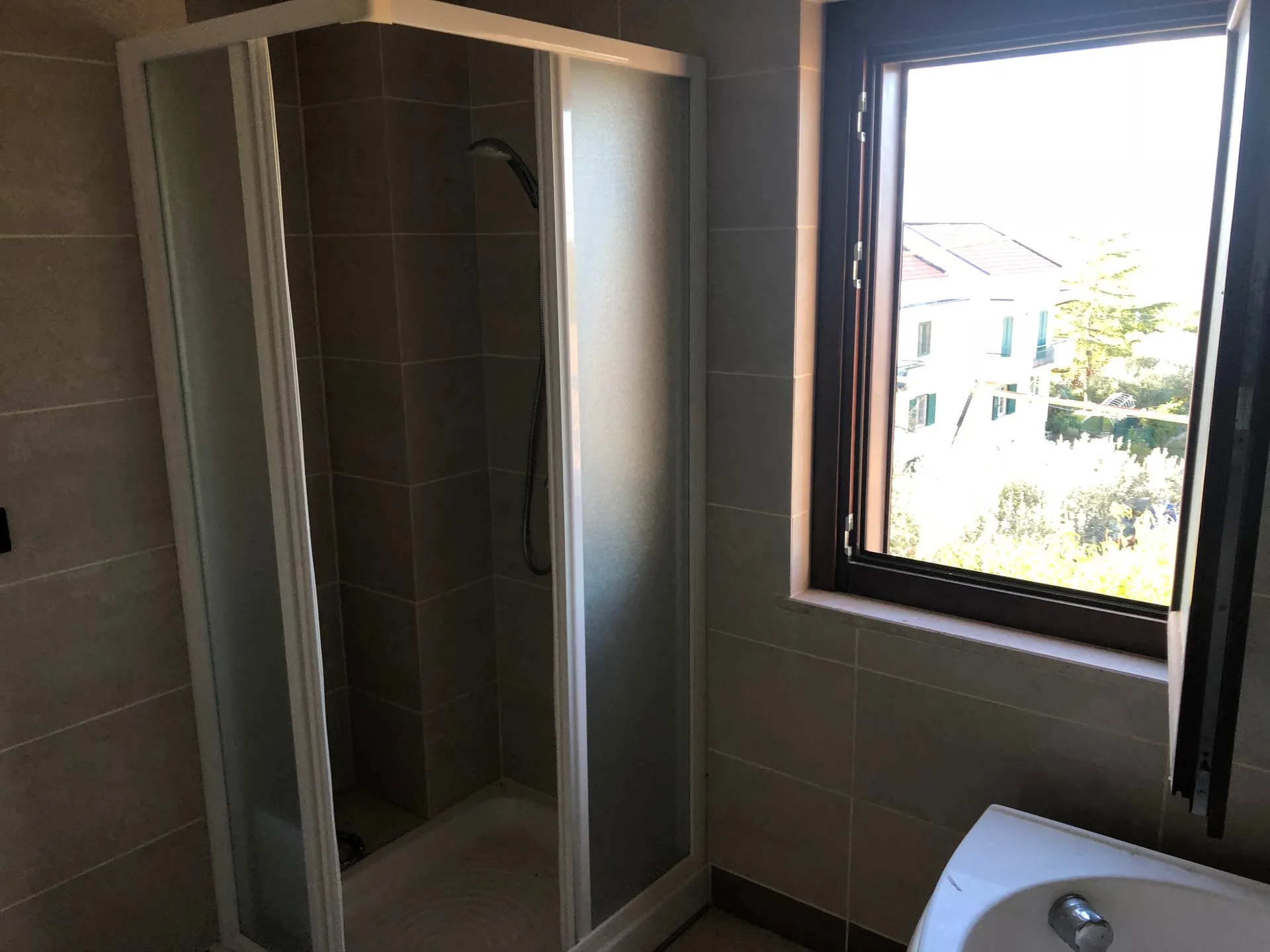 Terracielo in zona panoramica delle prima periferia vastese, ben collegata ai servizi primari.