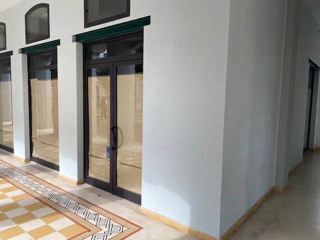 NOTE: locale commerciale prestigioso nel cuore del centro storico.