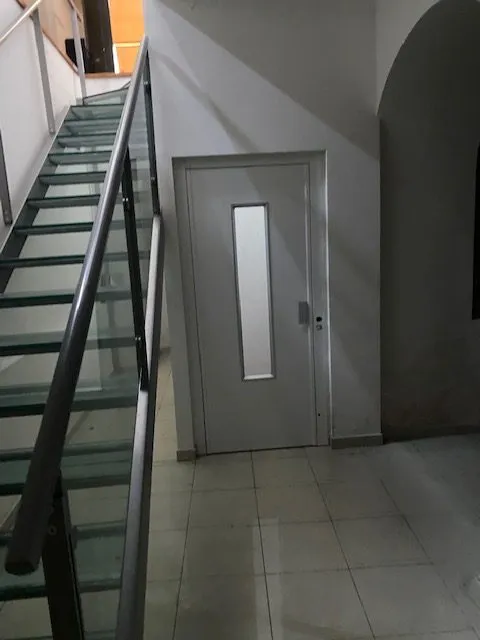 NOTE: locale commerciale prestigioso nel cuore del centro storico.